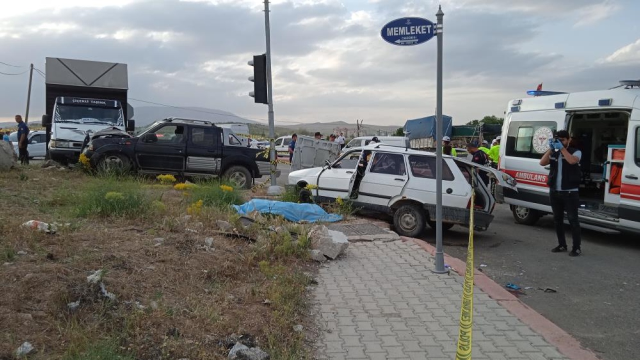 Trafik canavarı yaşlı çiftçi hayattan kopardı! 2 Ölü 5 yaralı