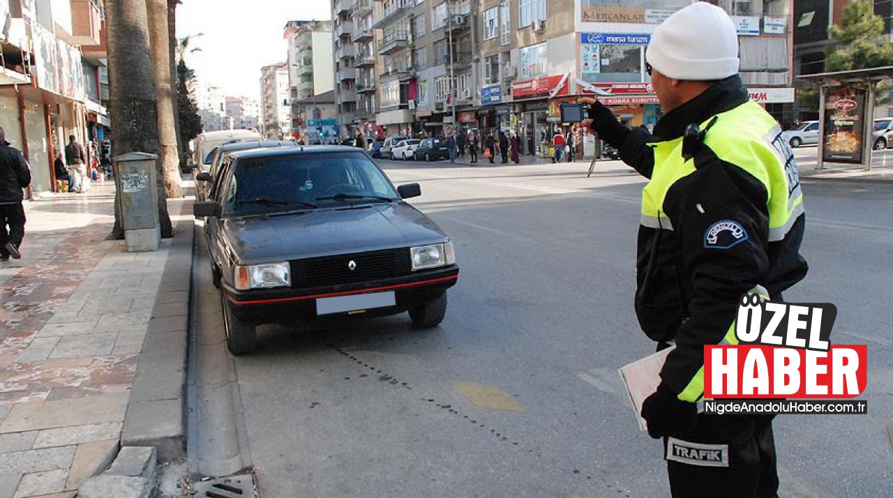 Trafik Cezası Bile Çözemiyor: Hatalı Parklar Önlenemiyor!