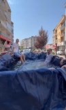 Traktör römorkunu havuz yapıp şehri turladılar