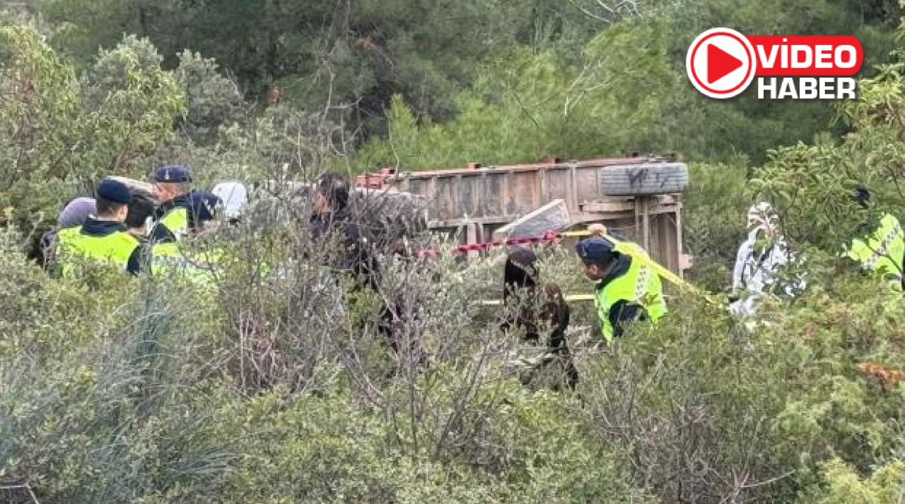 Traktör şarampole devrildi: Karı kocayı kaza ayırdı