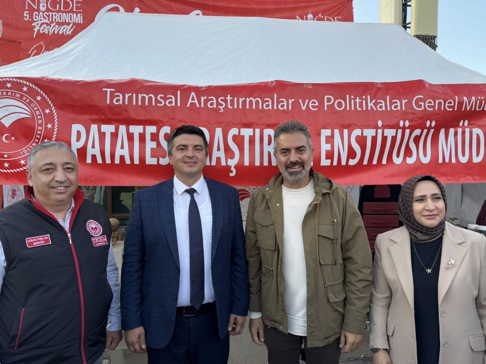 Turgay Başyayla, Niğde Patates Araştırma Enstitüsü standını ziyaret etti