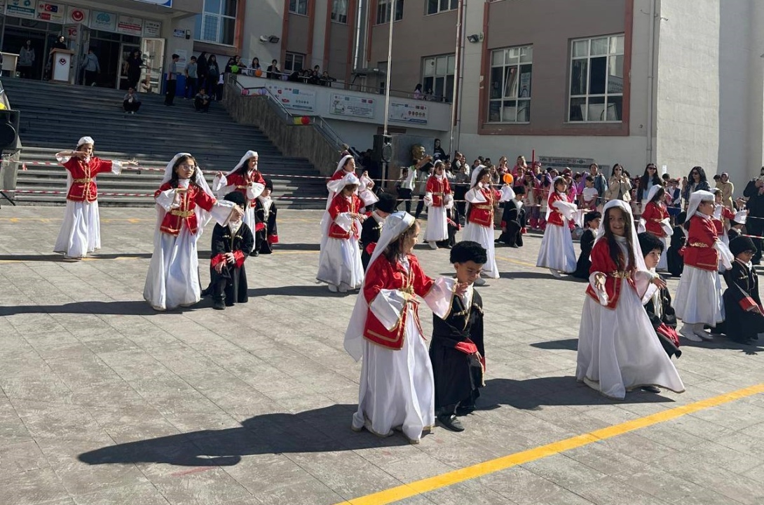 Ülkemize Bir Fidan da Bizden şenliği renkli görüntülere sahne oldu