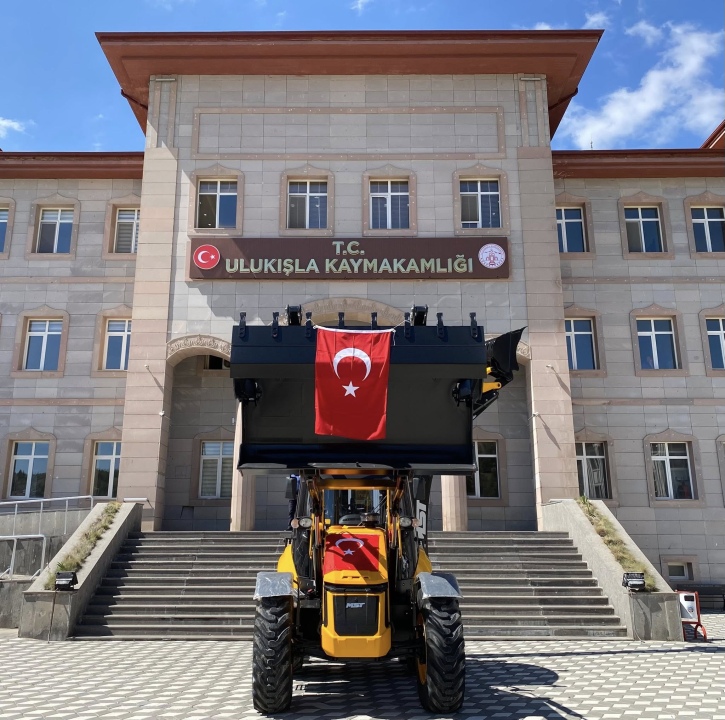Ulukışla’da köyler için yeni iş makinesi hizmete girdi