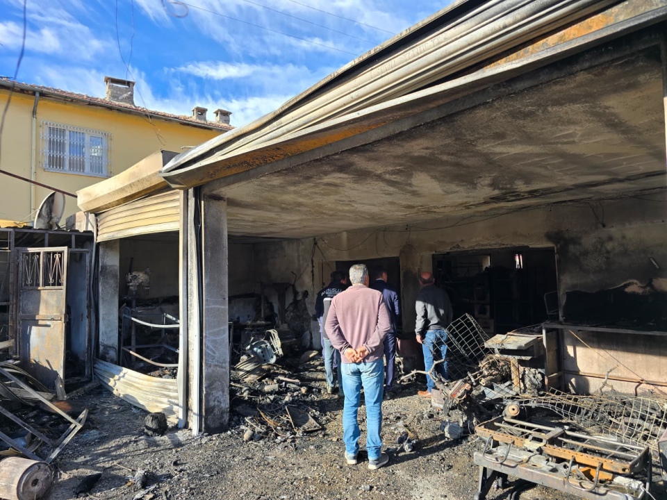 Ulukışla Kaymakamı Gökçe, Yangından Etkilenen Esnafı Ziyaret Etti