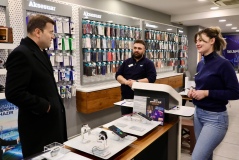 Vali Akmeşe esnafları ziyaret etti