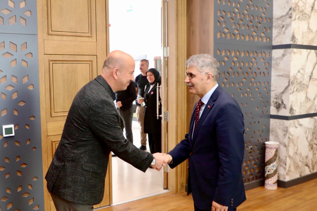 Vali Cahit Çelik, bayram tebriklerini kabul etti