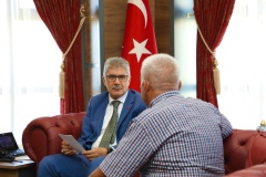 Vali Cahit Çelik, Halk Günü'nde vatandaşları dinledi