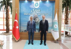Vali Cahit Çelik, Rektör Uslu’yu Tebrik Etti