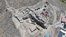 Vali Cahit Çelik’ten höyük kazılarına yerinde inceleme