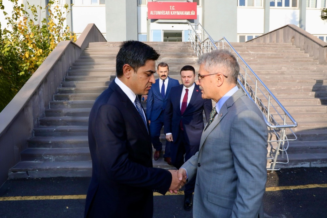 Vali Cahit Çelik’ten Kaymakam Abdülhamit Bağış’a taziye ziyareti