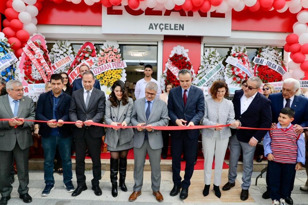 Vali Çelik, Ayçelen Eczanesi’nin açılışına katıldı