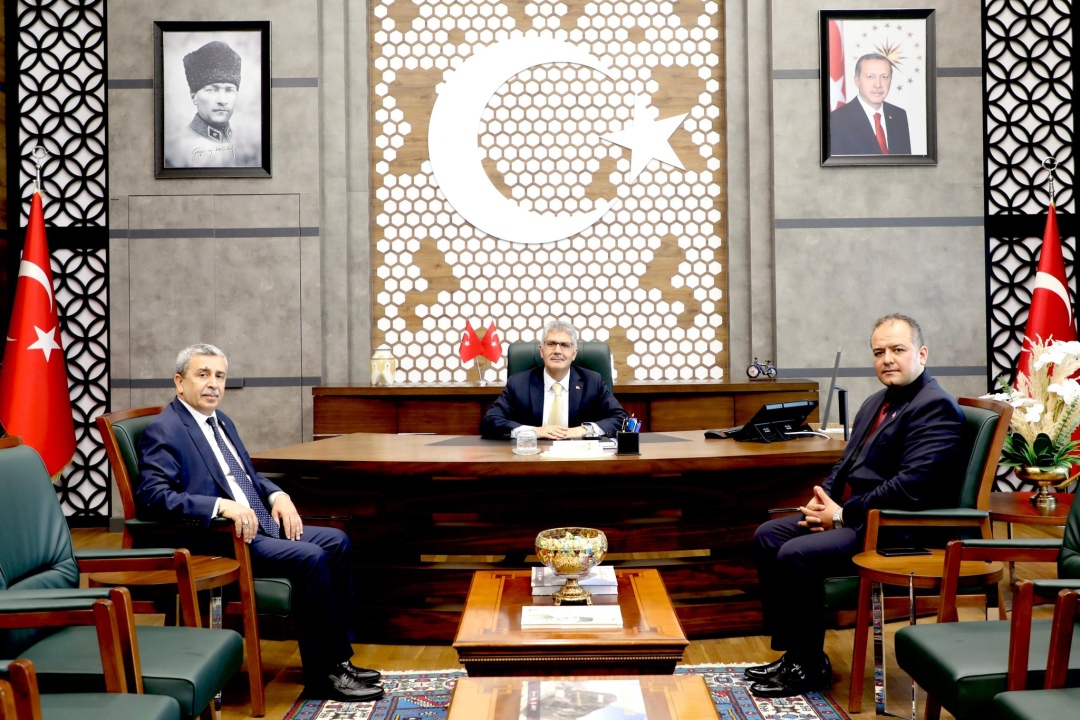 Vali Çelik, Dünya Türkleri Kalkınma Vakfı heyetini ağırladı