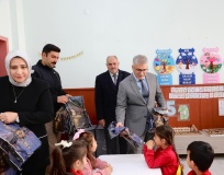 Vali Çelik, minik öğrencilerle buluştu