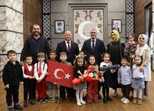 Vali Çelik Minikleri Makamında Ağırladı 