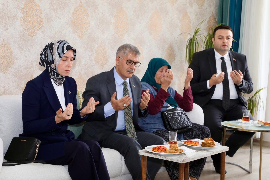 Vali Çelik, Polis Memuru Yiğit’in ailesini ziyaret etti