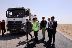 Vali Çelik, Seslikaya’daki sıcak asfalt çalışmalarını inceledi