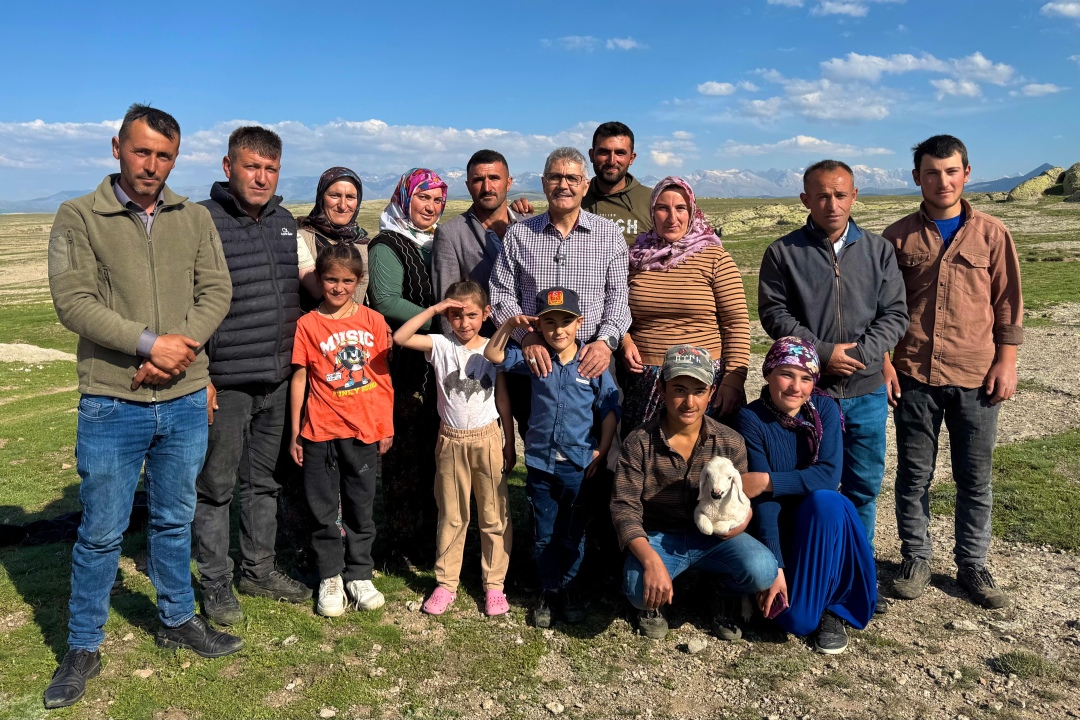 Vali Çelik’ten çobanlara anlamlı ziyaret