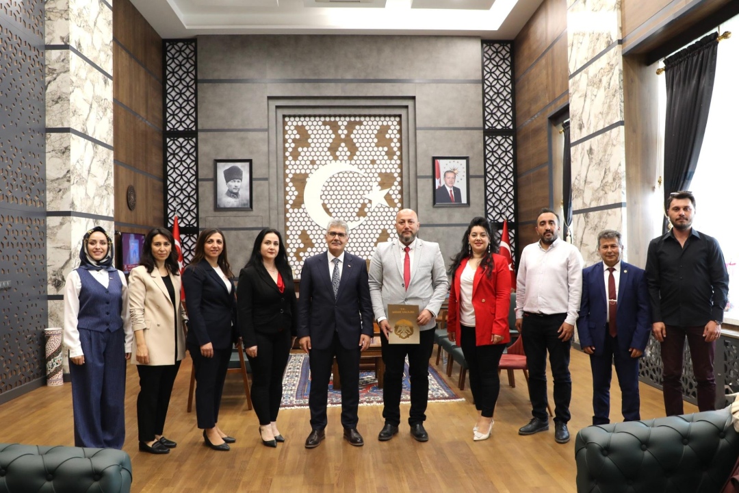 Vali Çelik’ten Kızılay’ın yeni yönetimine tebrik ve destek mesajı