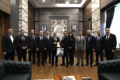 Vali Çelik, Türk Eğitim-Sen Niğde Şubesi Yönetimini Makamında Ağırladı