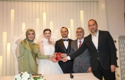 Vali Çelik ve Başkan Özdemir, Esra ile Arif’in mutluluğuna ortak oldu