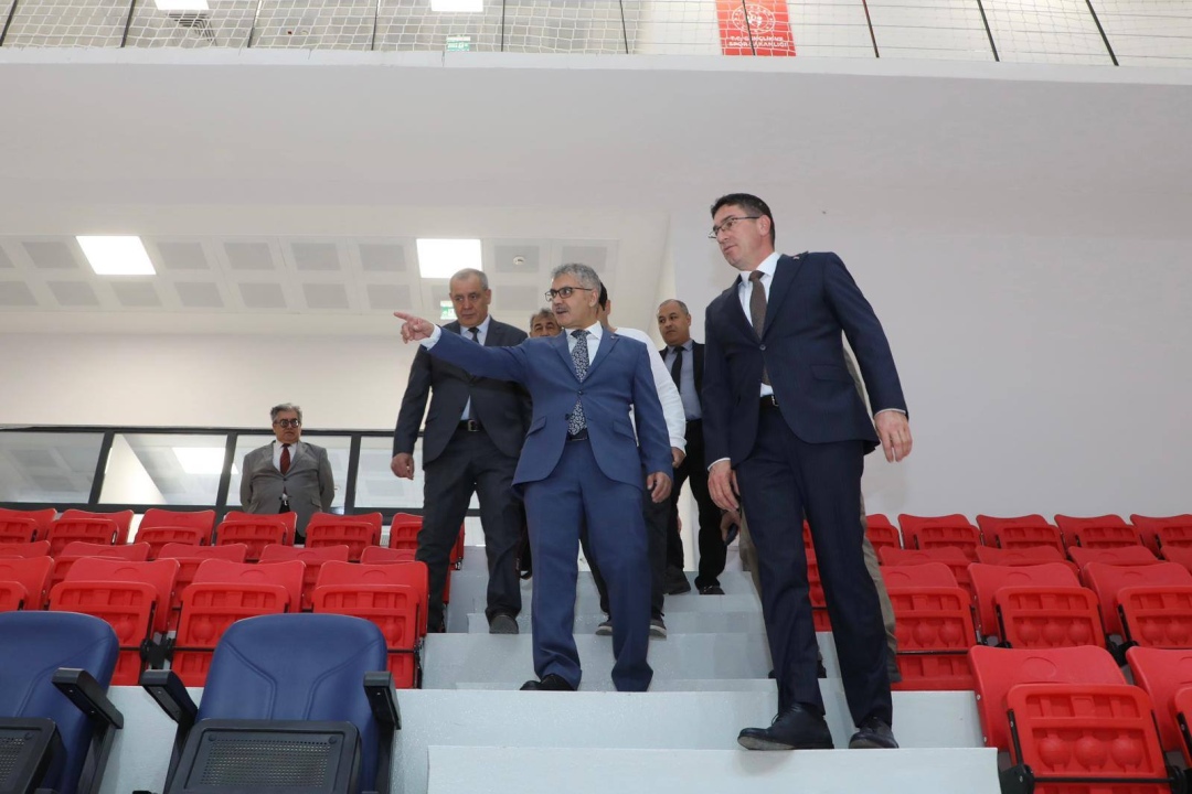 Vali Çelik yeni hizmet binasını inceledi