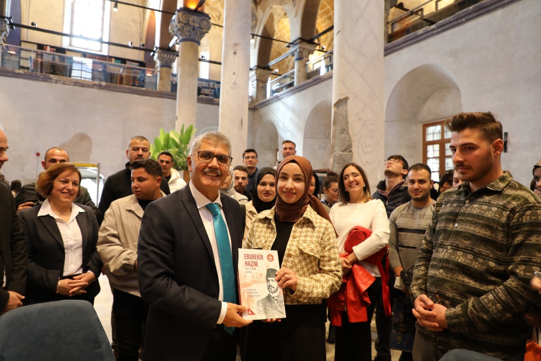 Vali Dr. Cahit Çelik, Tarih Öğrencileriyle Söyleşi Gerçekleştirdi