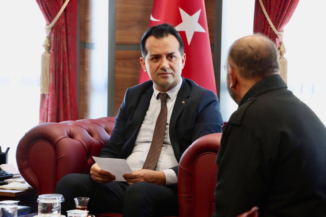 Vali Yardımcısı Mutlu Almalı, Halk Günü’nde vatandaşlarla görüştü