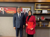 Vekil Uzkurt'tan Kadın Kolları Başkanı Erol'a Tebrik