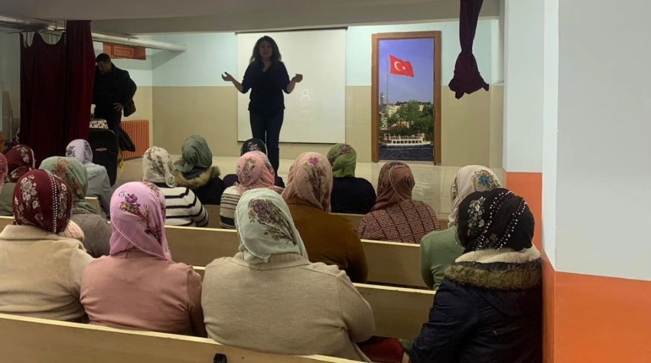 Velilere yönelik düzenlenen Aile Okulu Kursu tamamlandı