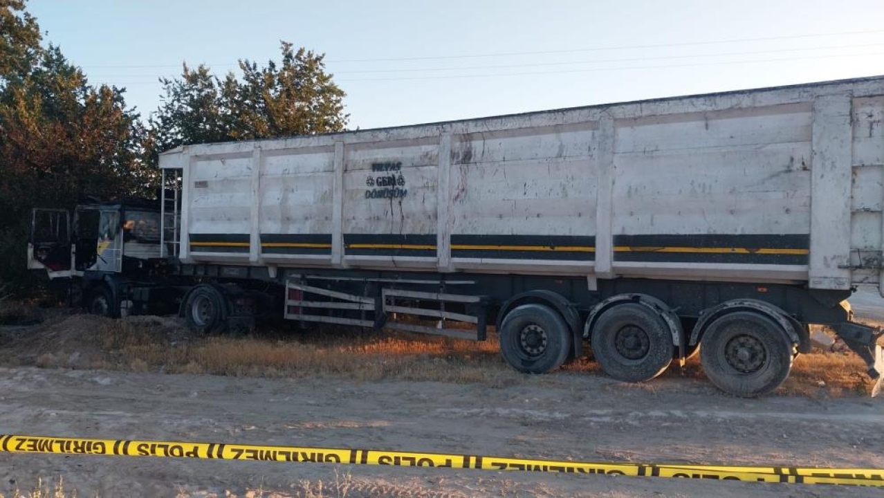 Yanan tırda sürücü hayatını kaybetti