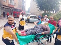 Yangından etkilenen iki kadın hastaneye kaldırıldı