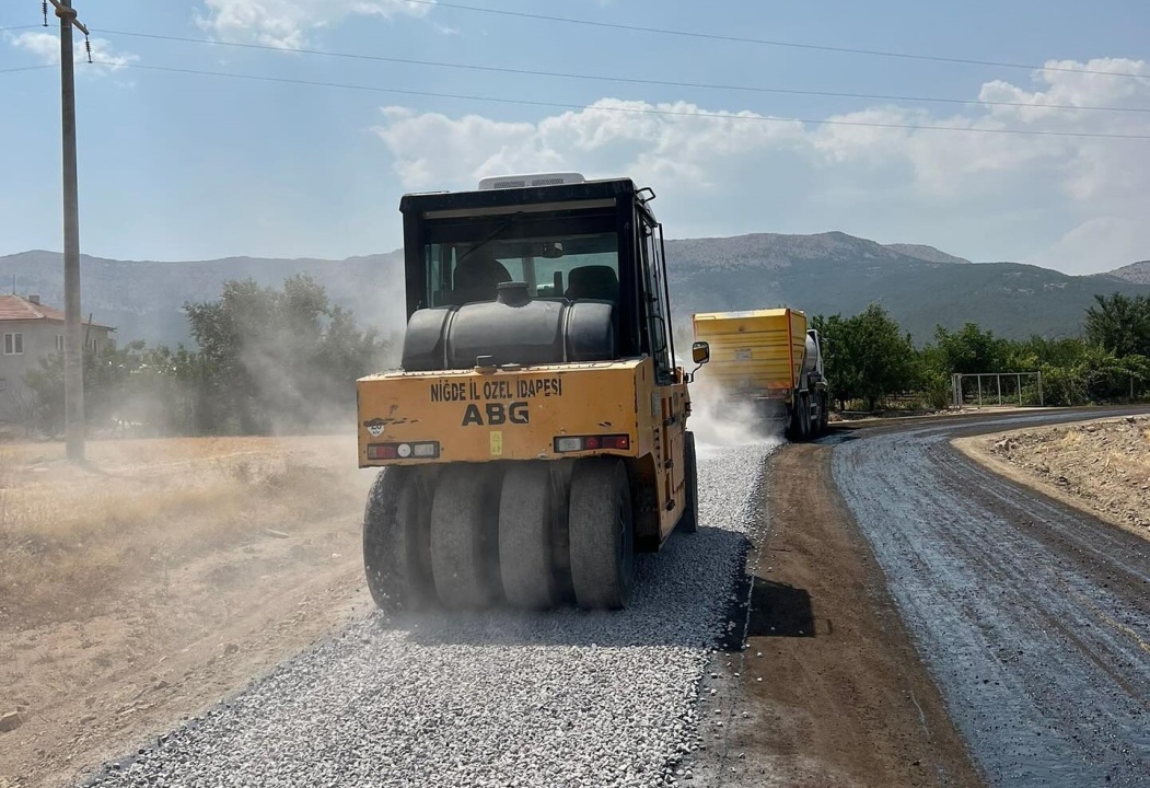 Yeniyıldız-Ereğli bağlantı yolunda asfalt çalışmaları başladı