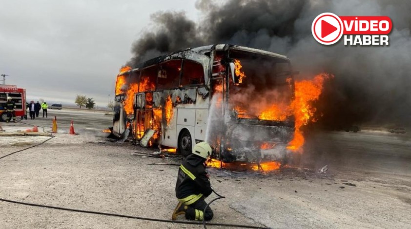 Yolcu otobüsü alev alev yandı, yolcular son anda kurtuldu