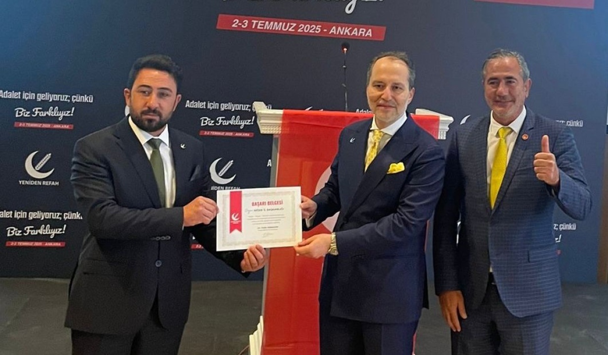 YRP İl Başkanı Gümüş’e plaket ve başarısı belgesi