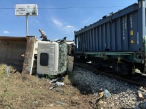 Yük Treni Hafriyat Kamyonuna Çarptı!