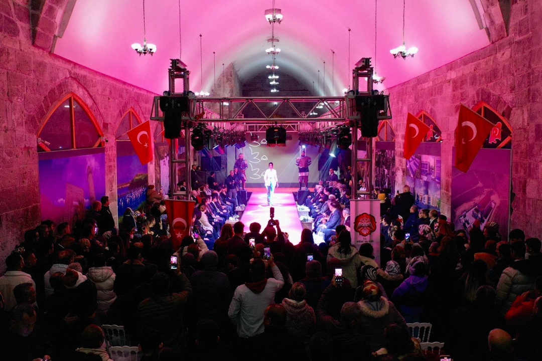 Zamanın ve Zarafetin İzinde Sergisi Düzenlendi